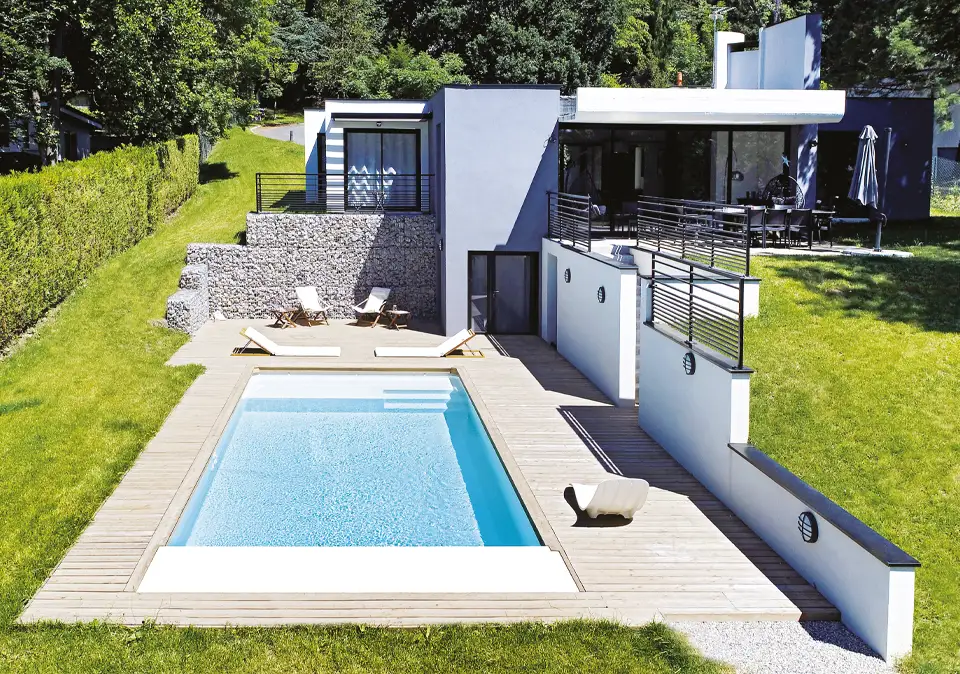 Desjoyaux Pool mit Terrasse