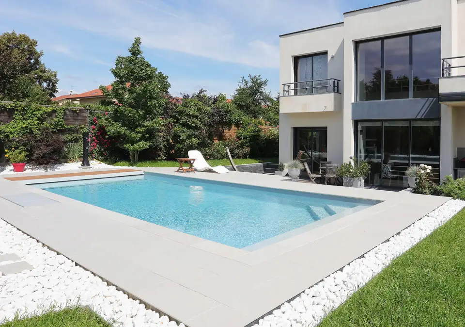 Individuell geplanter Gartenpool in Köln