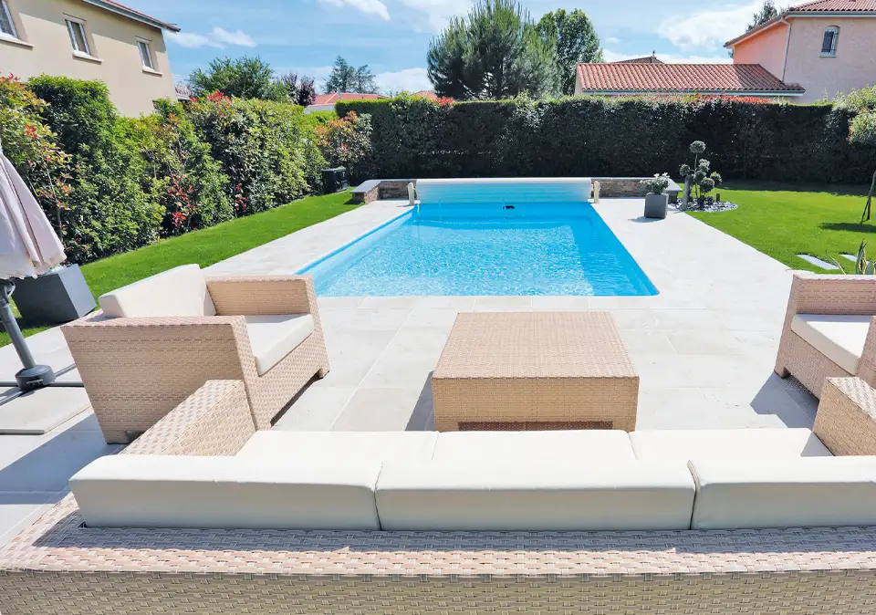 Individuell geplanter Gartenpool in Nürnberg