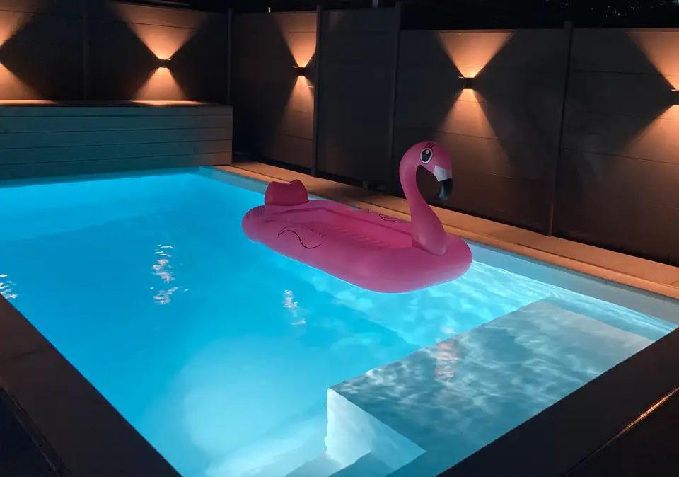 Individueller Pool im Garten