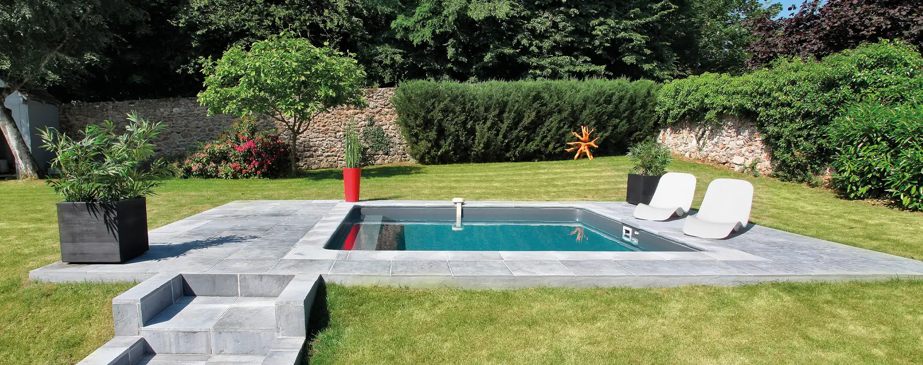 Individueller Swimmingpool in besonderer Form