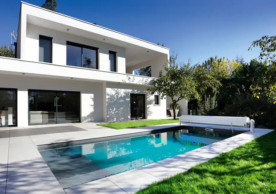 Moderner Pool nach dem Poolbau