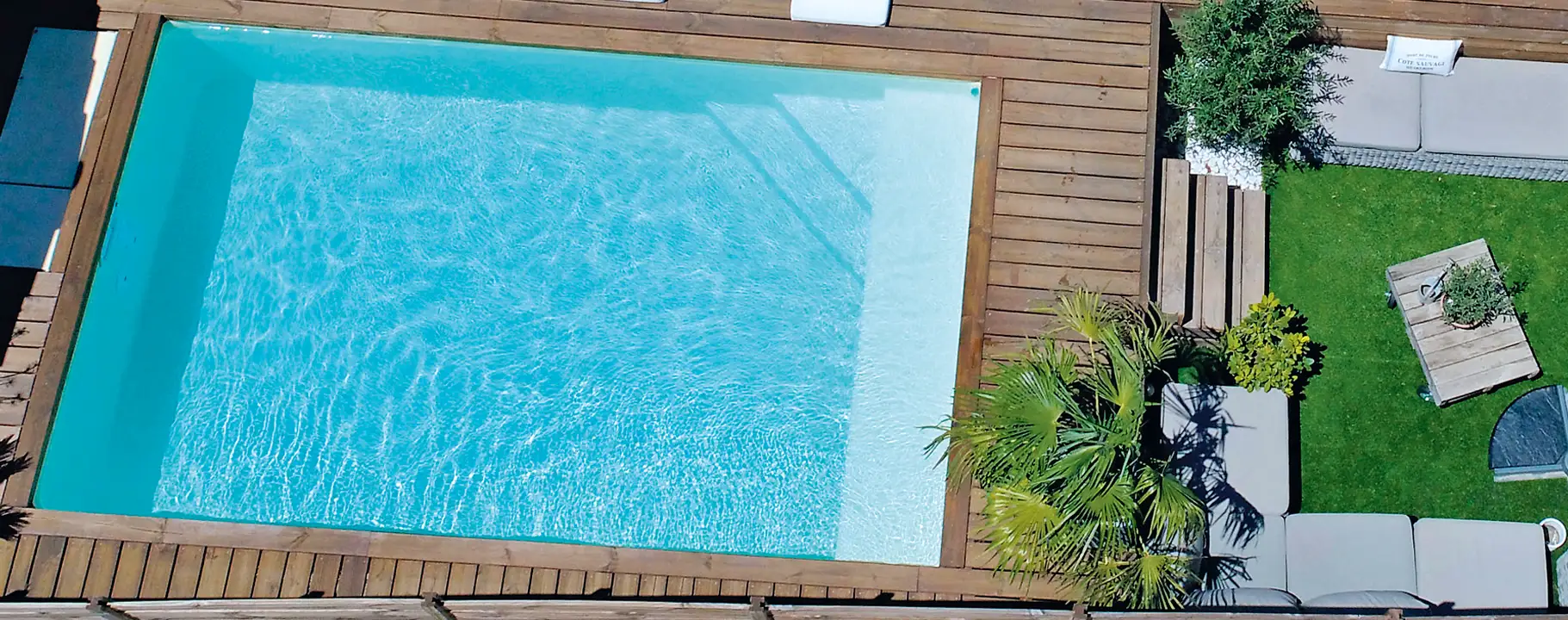 Swimmingpool mit Terrasse und Garten im Raum Bonn