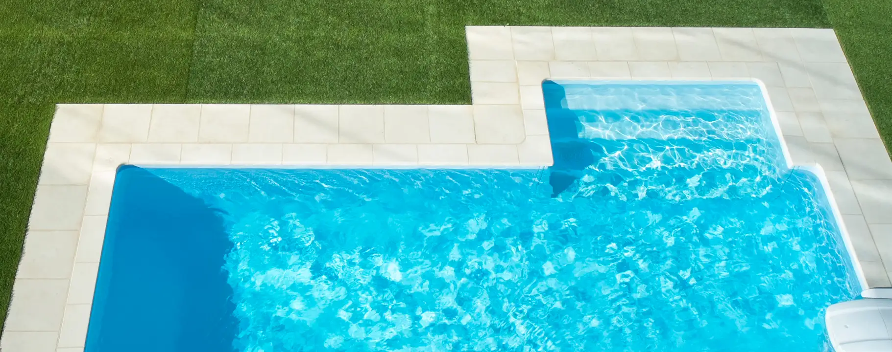 Swimmingpool mit Terrasse und Garten im Raum Bremen