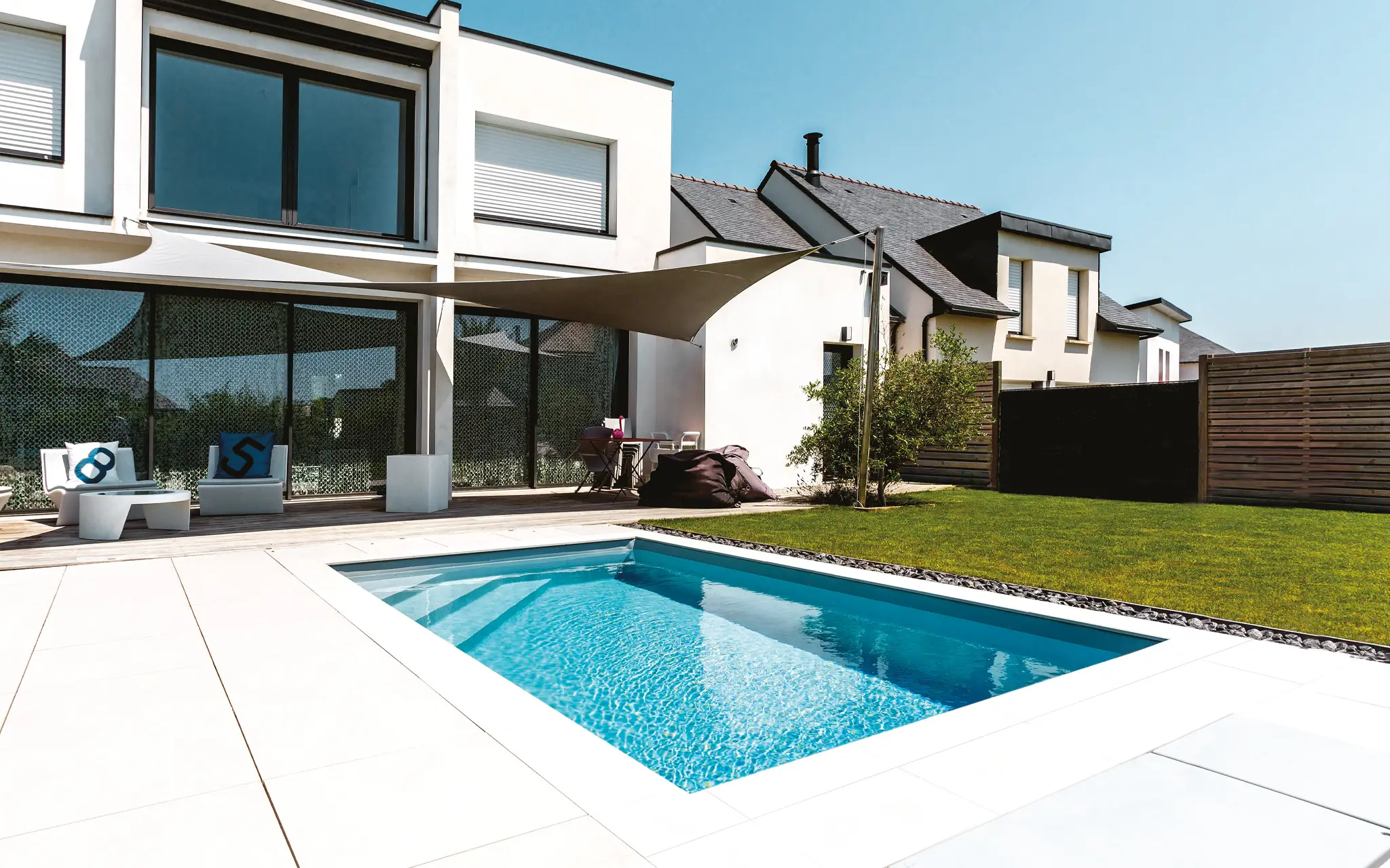Pool im Garten in Dresden