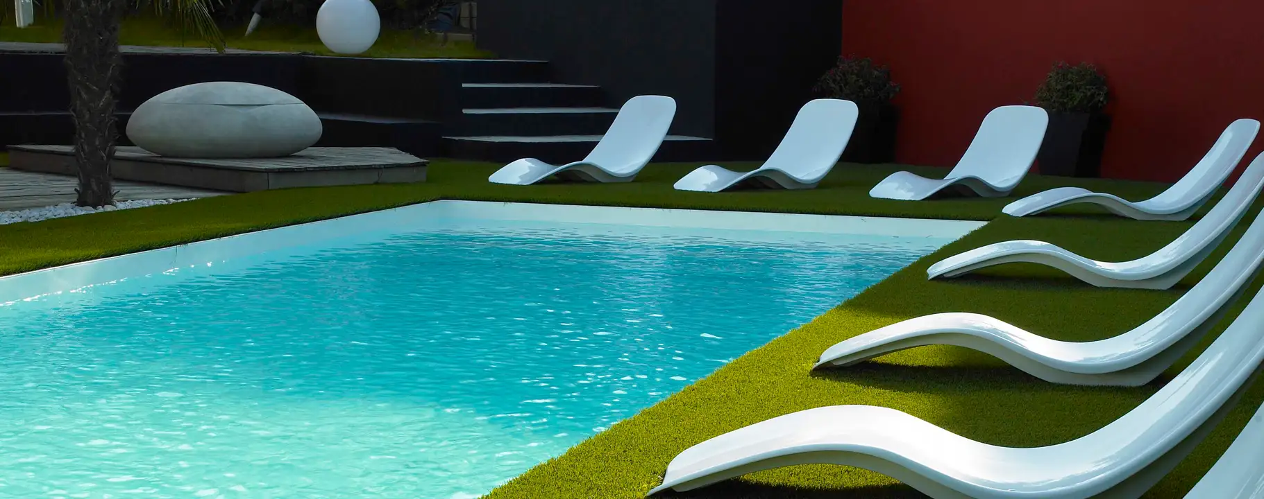 Swimmingpool mit Terrasse und Garten im Raum Düsseldorf