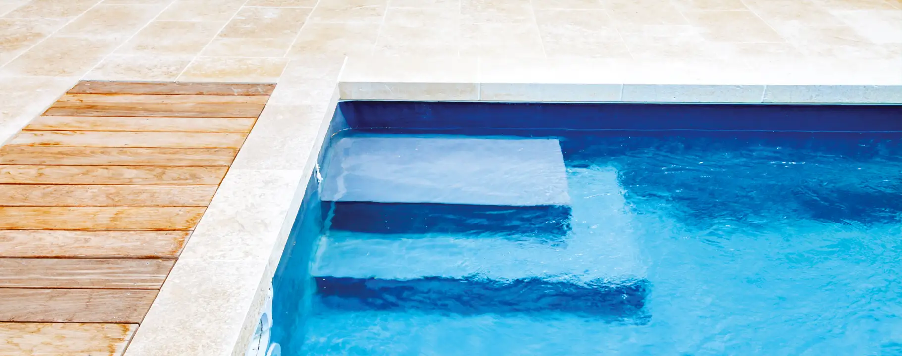 Swimmingpool mit Terrasse und Garten im Raum Erfurt