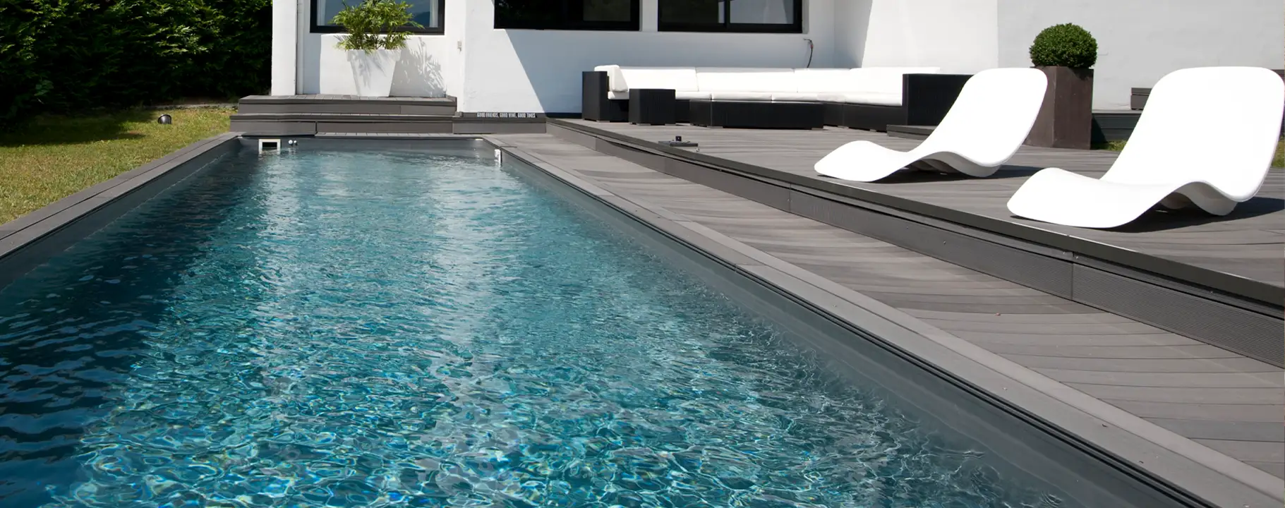 Swimmingpool mit Terrasse und Garten im Raum Essen