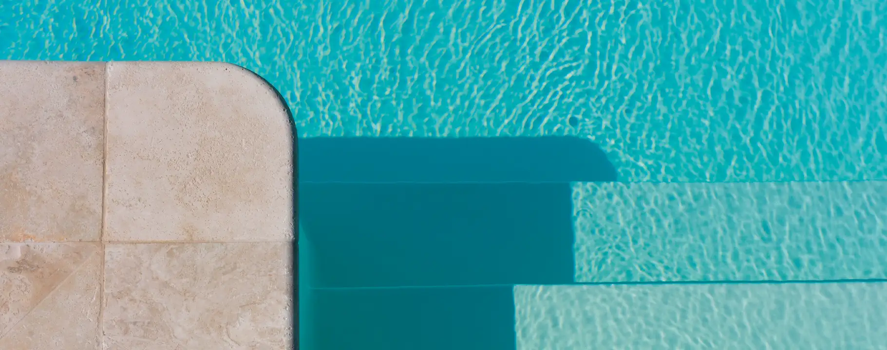 Swimmingpool mit Terrasse und Garten im Raum Frankfurt