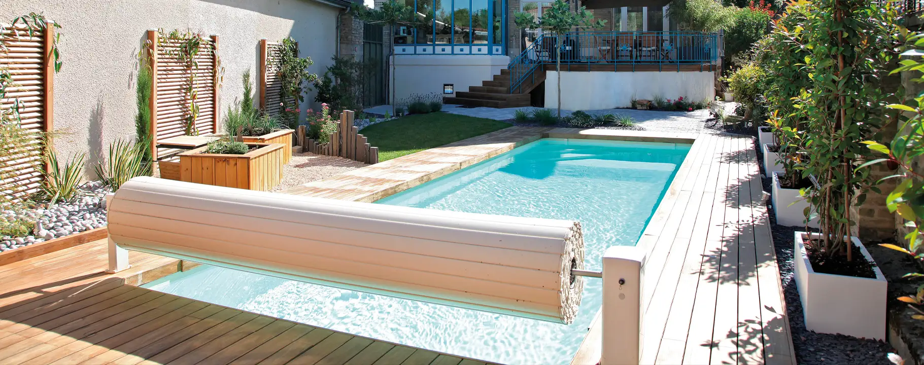 Swimmingpool mit Terrasse und Garten im Raum Nürnberg
