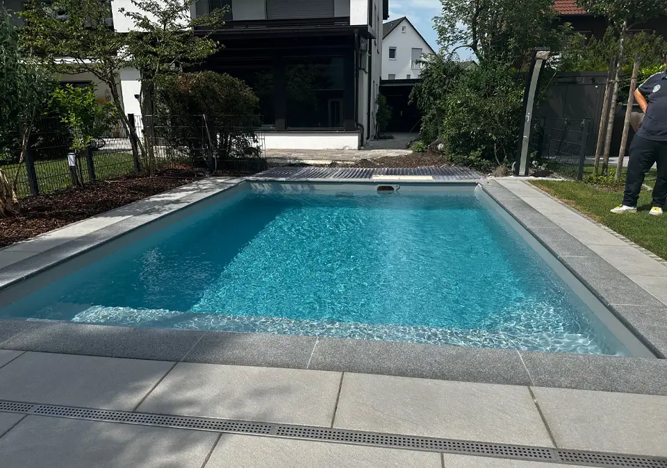 Umfassend saniertes Schwimmbecken