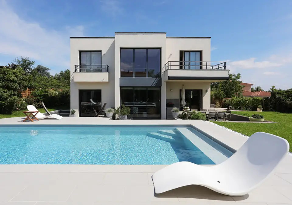 Individueller Pool mit integrierter Treppe