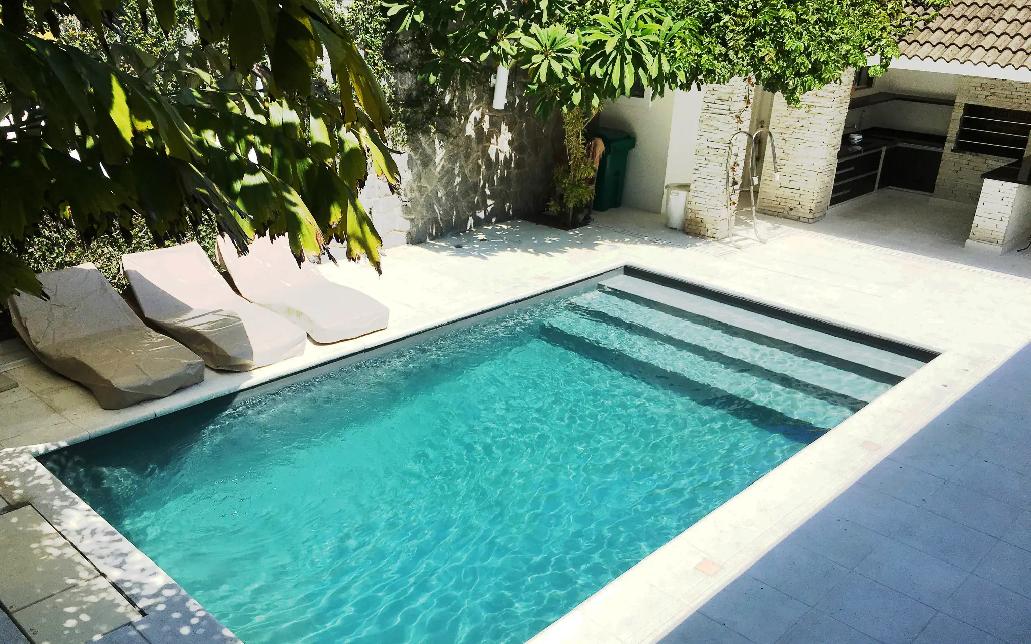 Pool im Garten in Wiesbaden