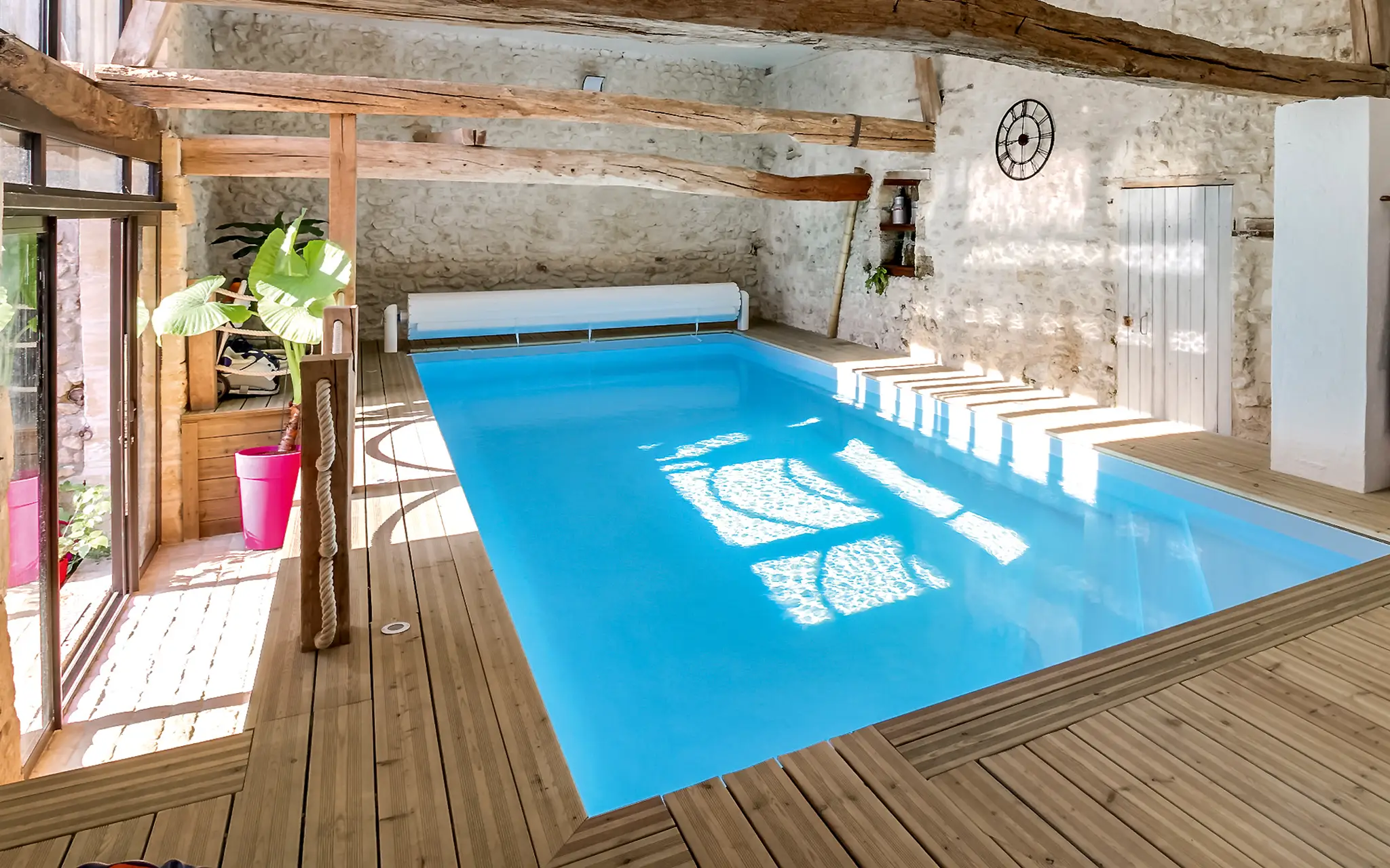 Poolbau im Garten mit Desjoyaux
