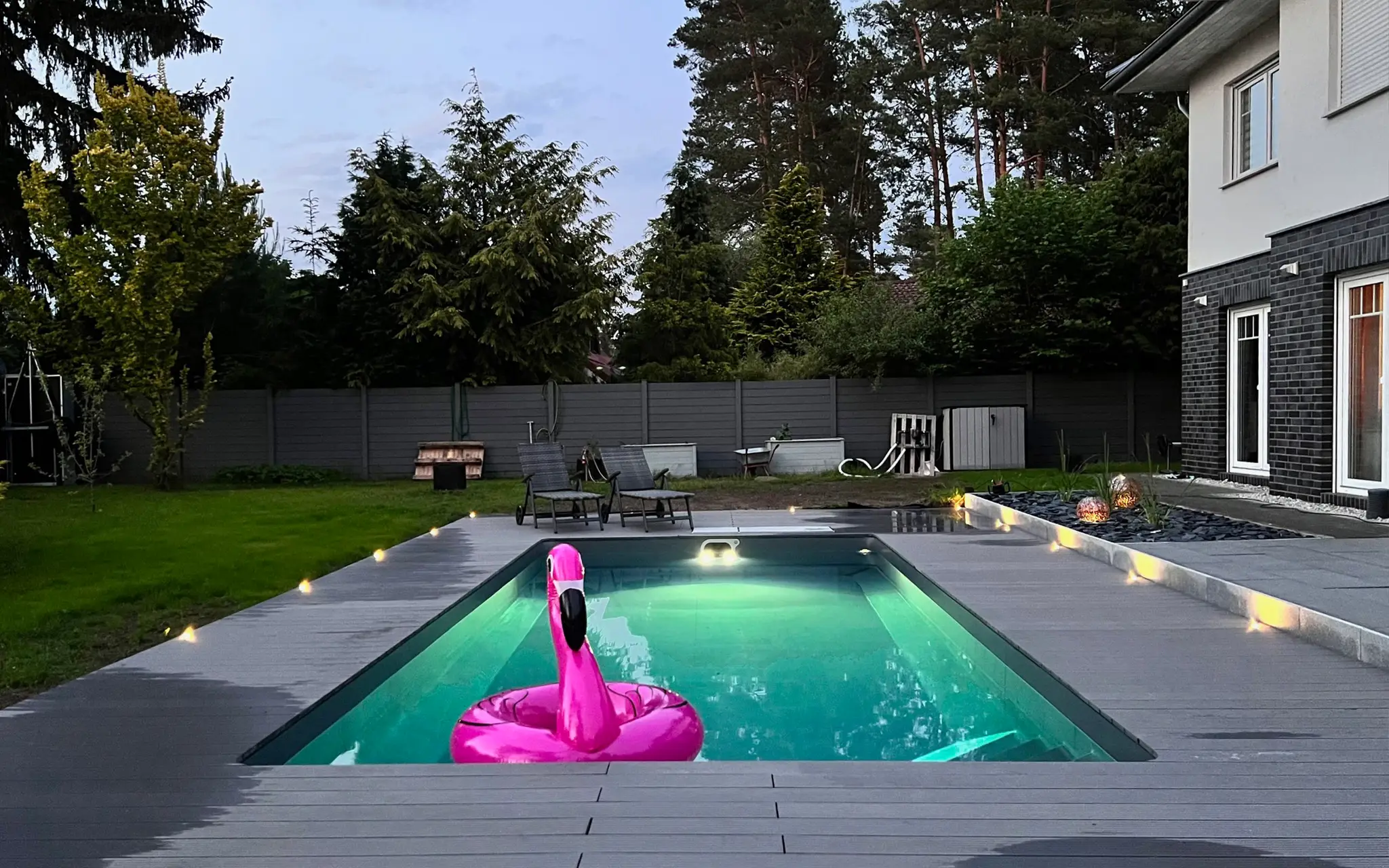 Swimmingpool von einem regionalen Desjoyaux Poolbauer