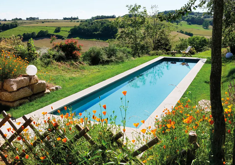 Rechteckiger Swimmingpool