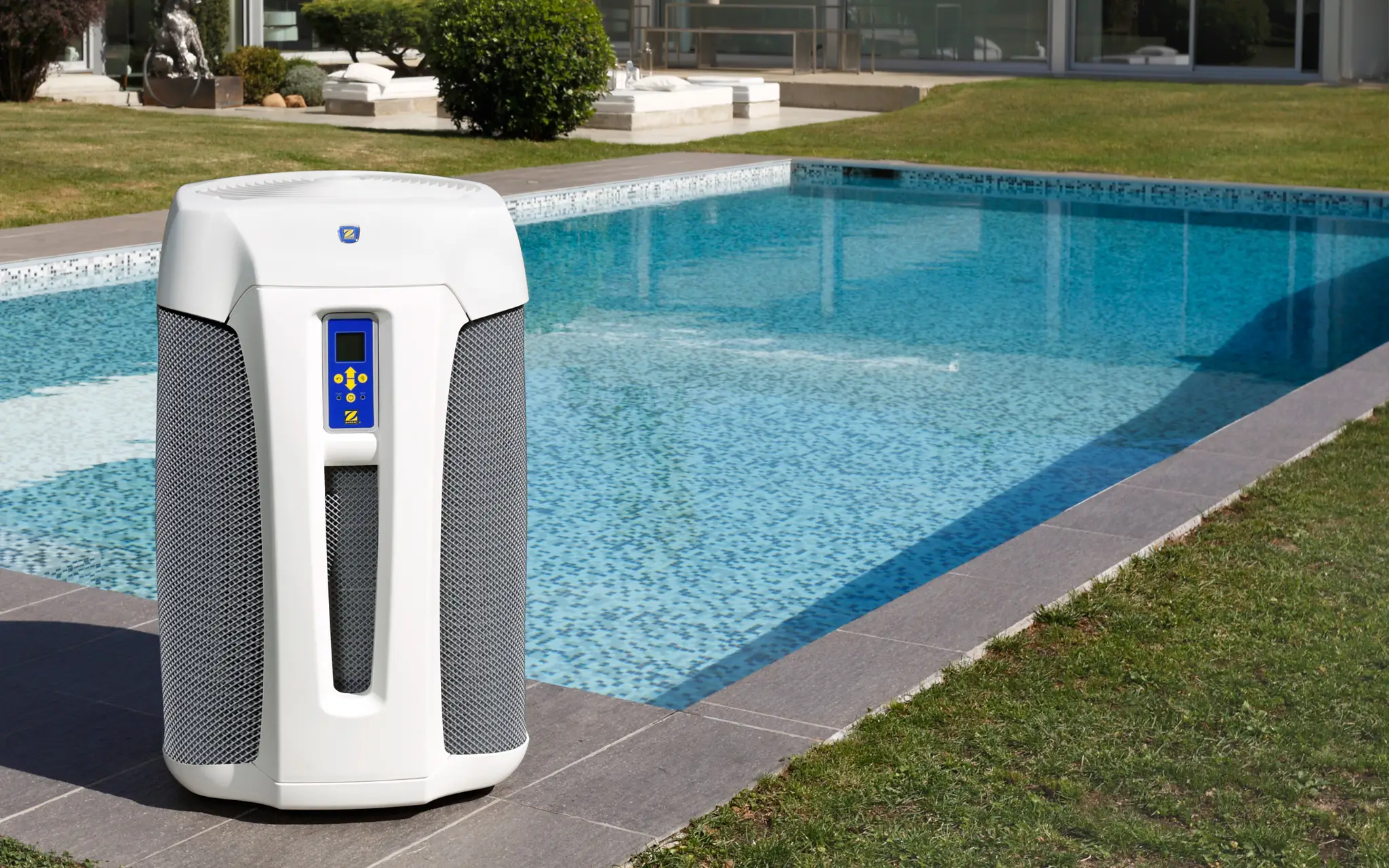 Swimmingpool mit Poolheizung und Wärmepumpe