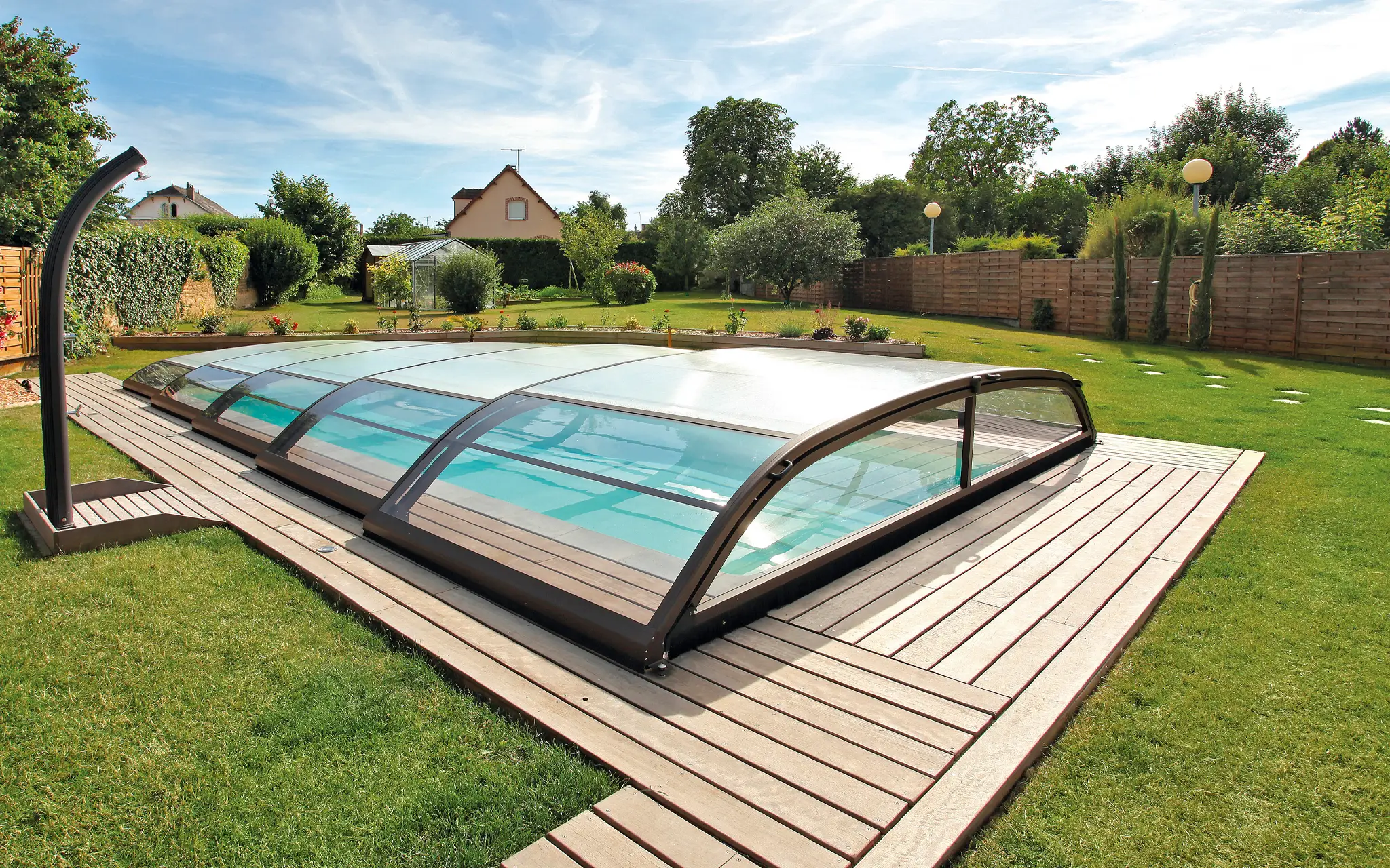 Swimmingpool mit Poolüberdachung