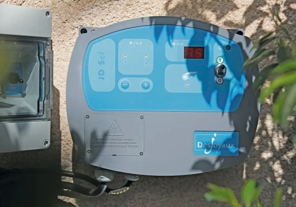 Pflege und Kontrolle von Poolwasser