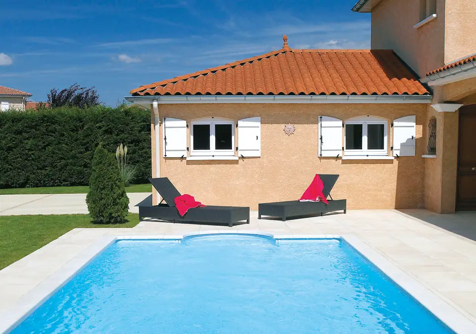 Swimmingpool in einem Garten in Erfurt
