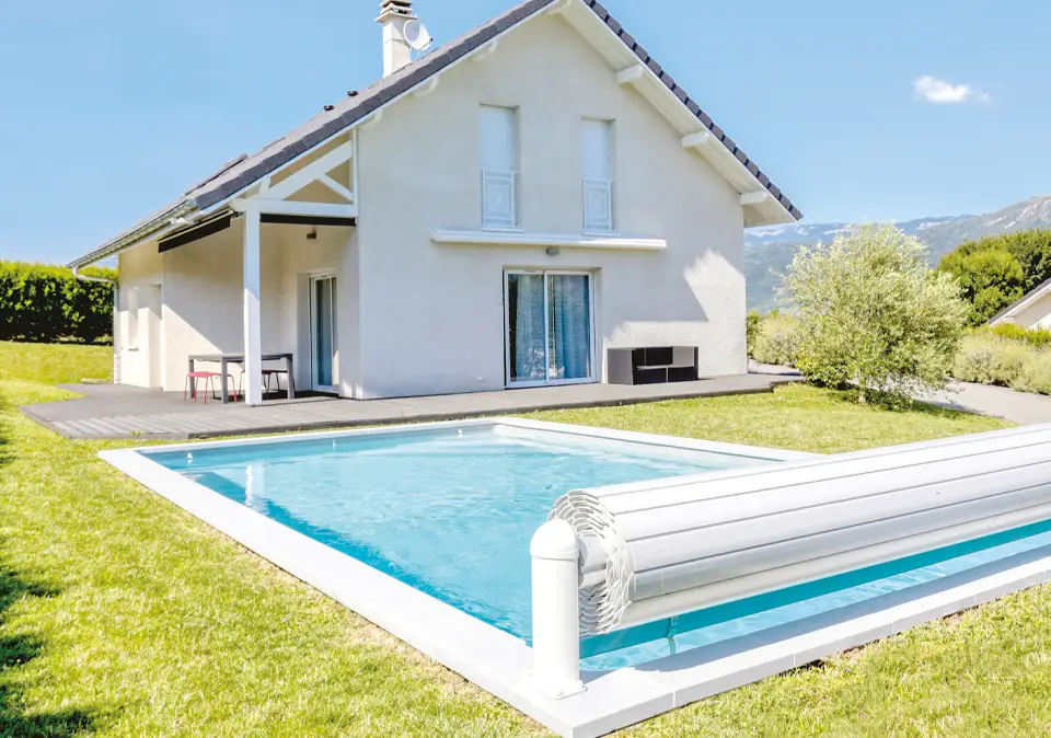 Swimmingpool in einem Garten in Leipzig