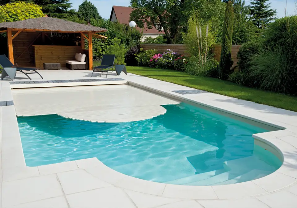 Swimmingpool in einem Garten in Nürnberg