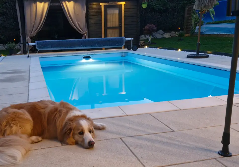Swimmingpool in einem Garten in Stuttgart