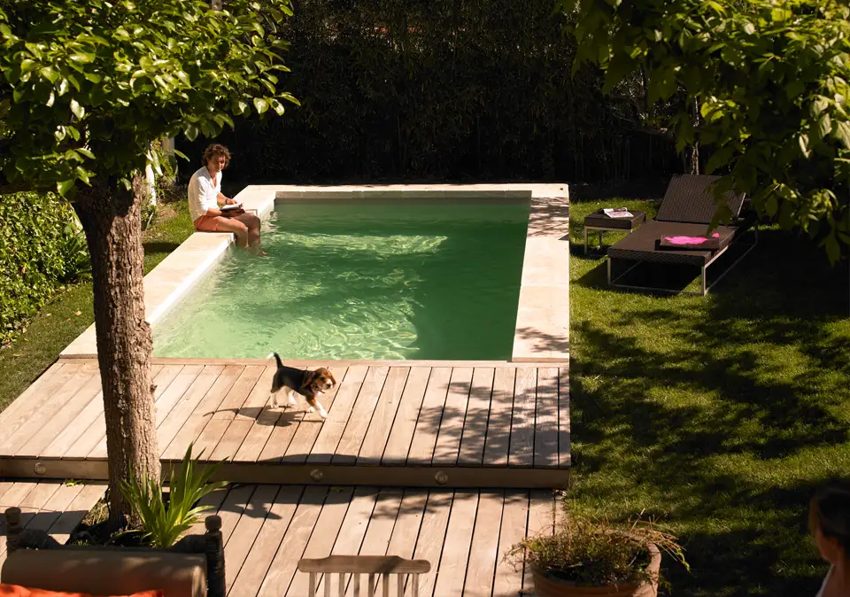 Swimmingpool in einem kleineren Garten